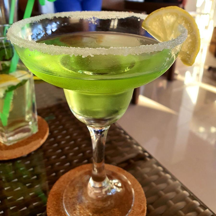 A Villas Resort & Restaurant Zamboanguita  Экстерьер фото