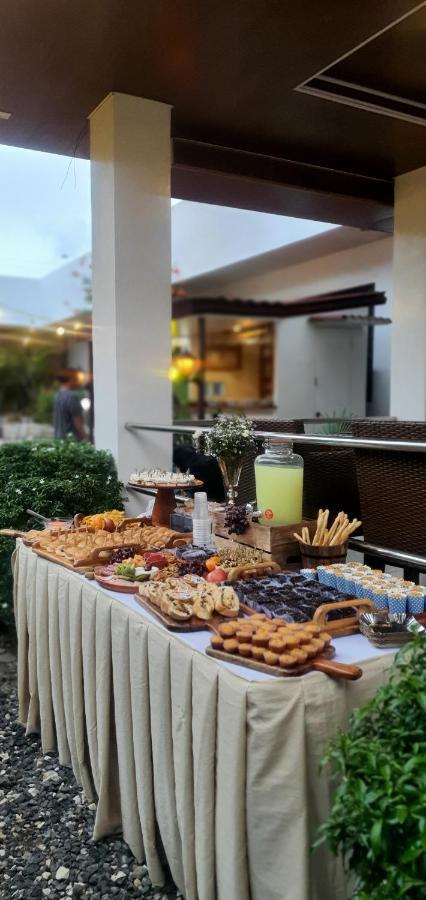 A Villas Resort & Restaurant Zamboanguita  Экстерьер фото