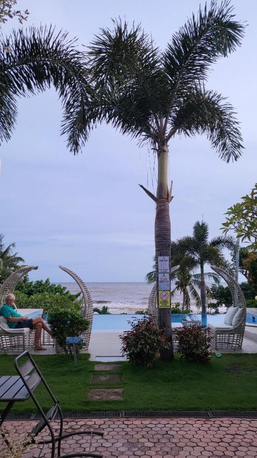A Villas Resort & Restaurant Zamboanguita  Экстерьер фото