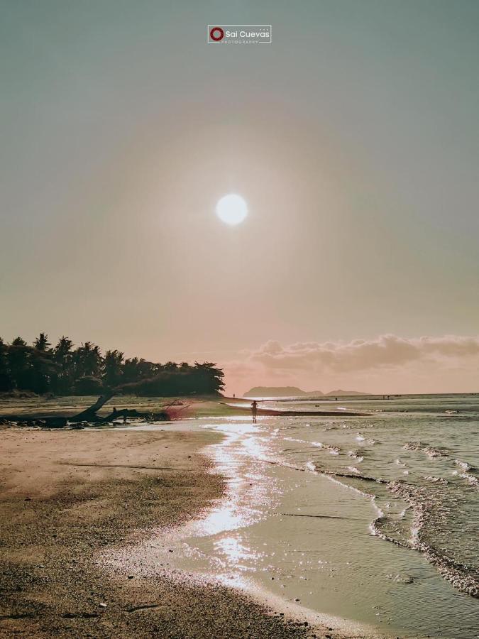 A Villas Resort & Restaurant Zamboanguita  Экстерьер фото