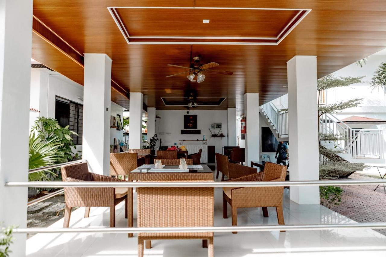 A Villas Resort & Restaurant Zamboanguita  Экстерьер фото